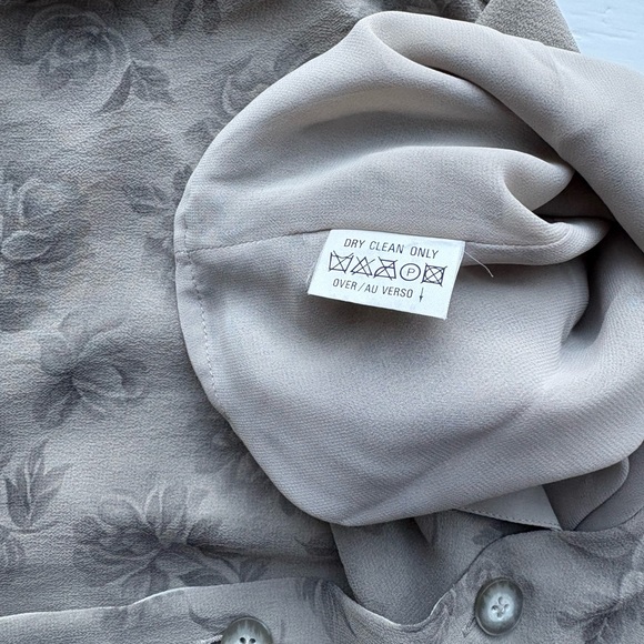 Vintage 90s Silk Liz Claiborne Neutral Floral Button-Up Blouse Petite 8 - Picture 8 of 9